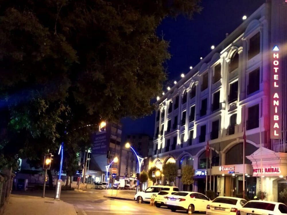 Anibal Hotel 3/38