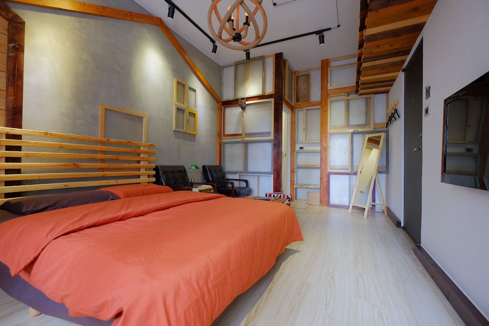 STYLE, PRIVATE BATHROOM