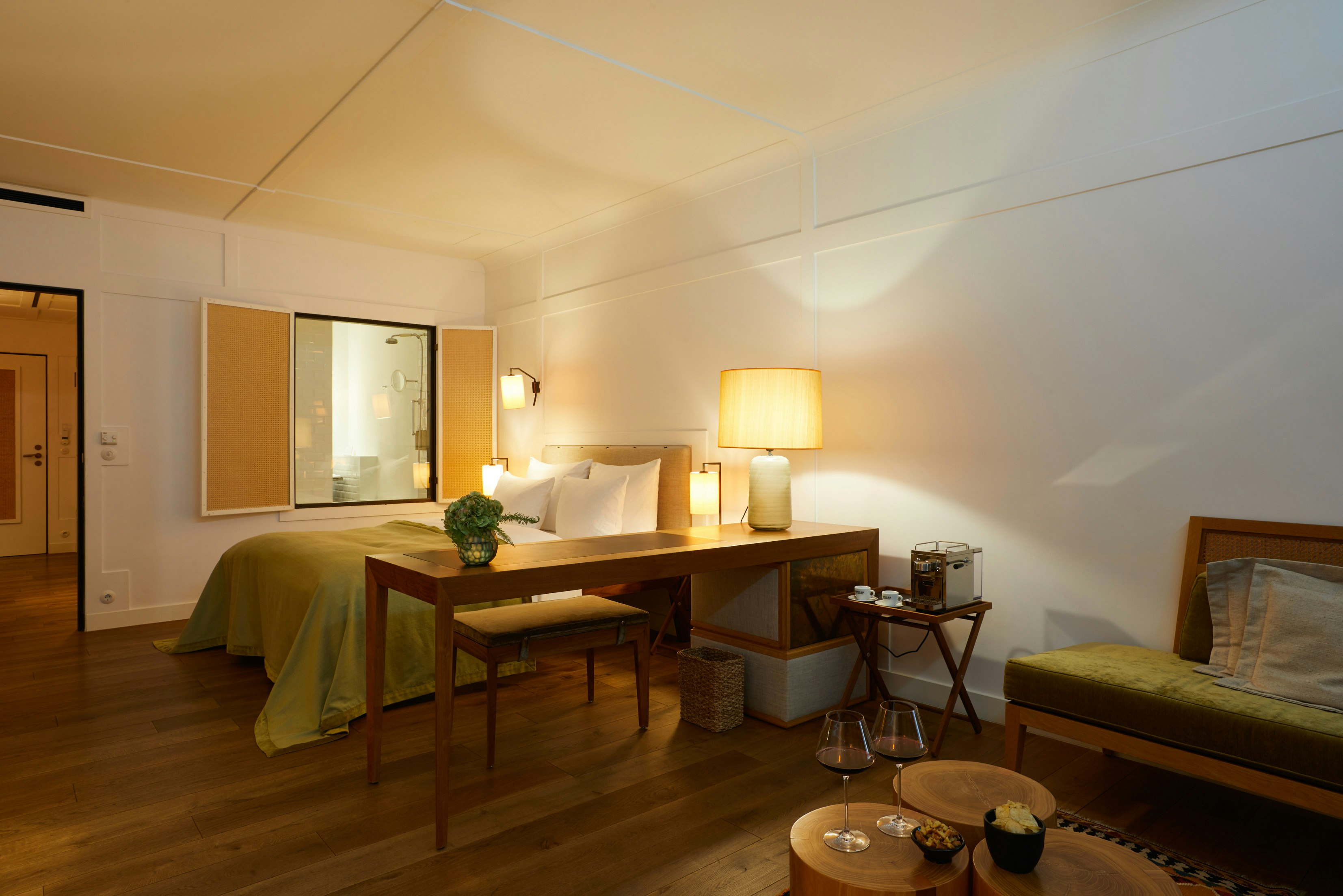 Louis Hotel 36/60