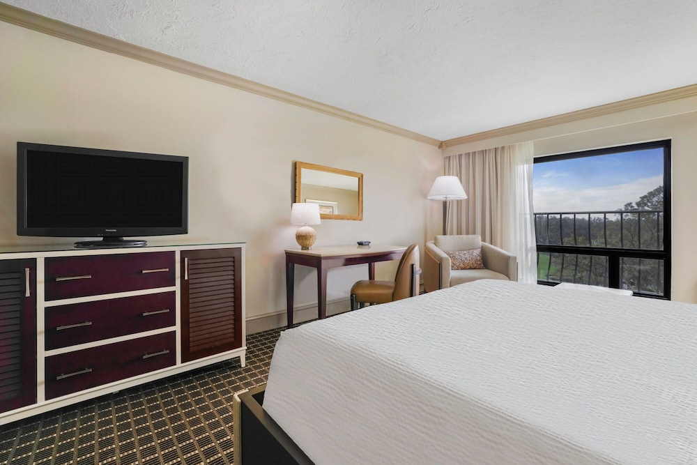 Room, King Bed, Golf Course View