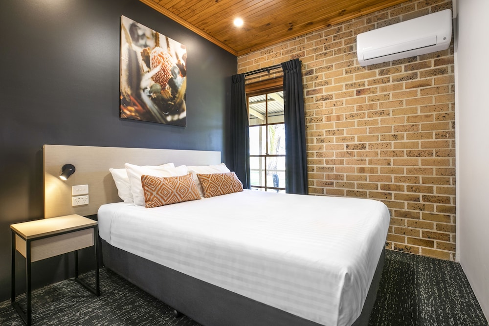 Macquarie Inn 27/66
