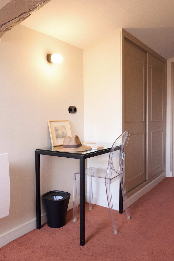 HOTEL HENRI IV 41/69