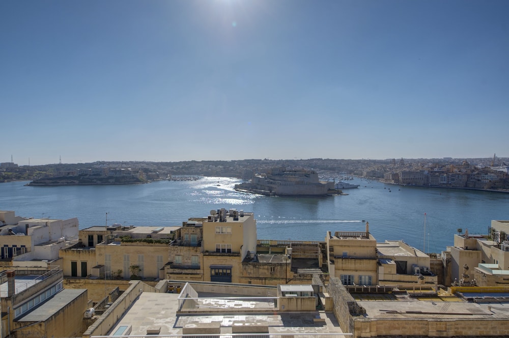 Tritoni harbour suites 46/55