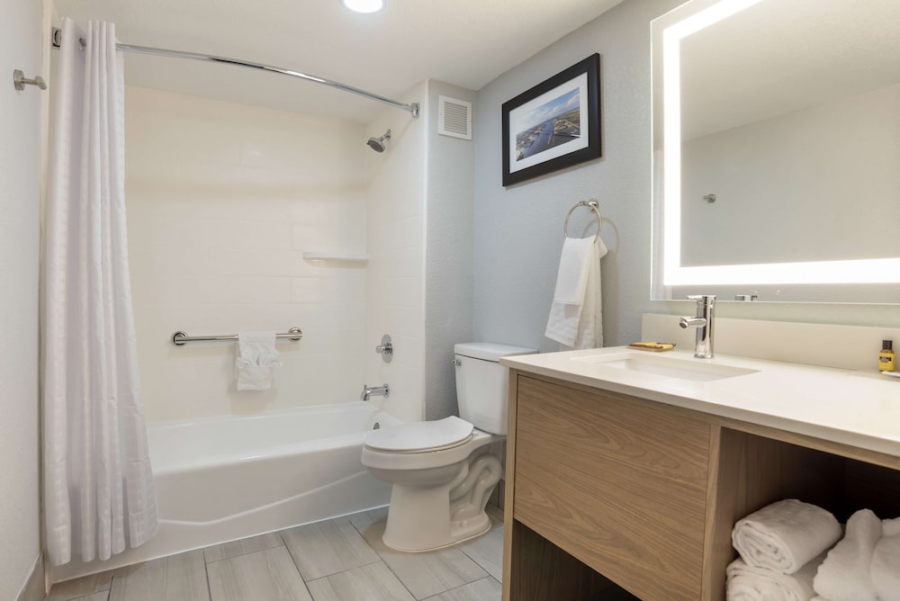 غرفة قياسية بسريرين كوين، Best Western Plus Mobile Inn and Suites 2/3