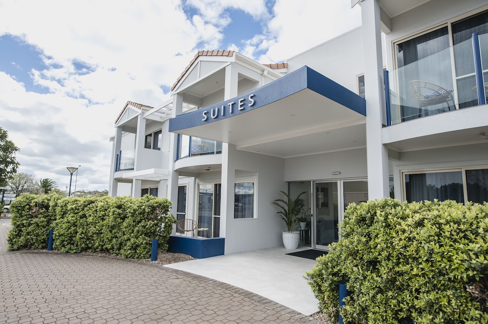 The Marina Hotel 6/66