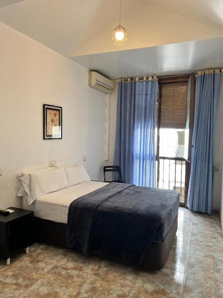 Hostal Palacios Fuencarral 18/67