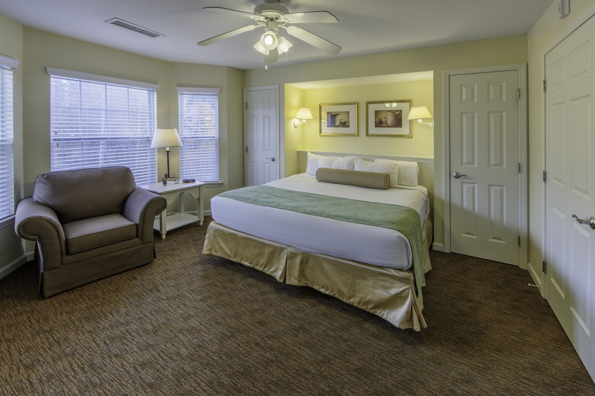 Room at Holiday Inn Club Vacations Oak n Spruce Resort Berkshires, South Lee