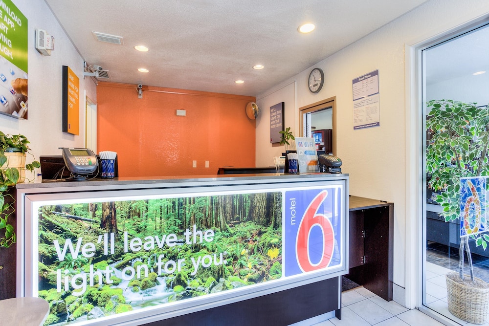 Motel6 Tigard, OR - Portland South - Lake Oswego 8/59
