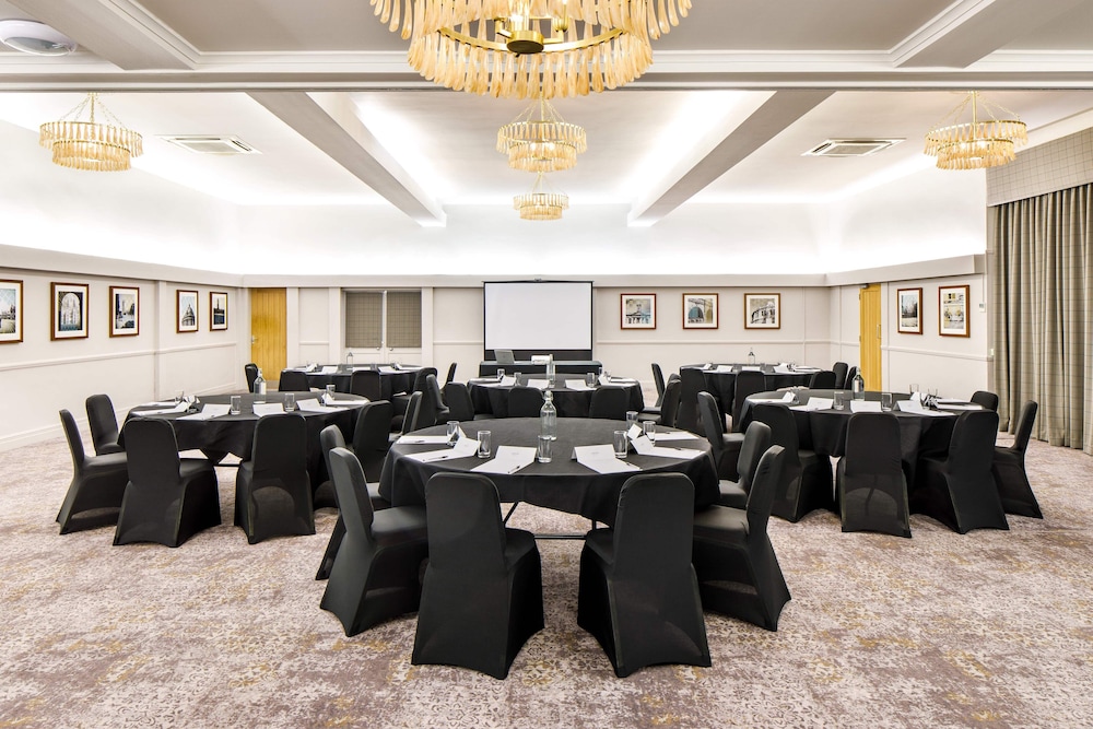 Mercure Oxford Hawkwell House Hotel 52/63