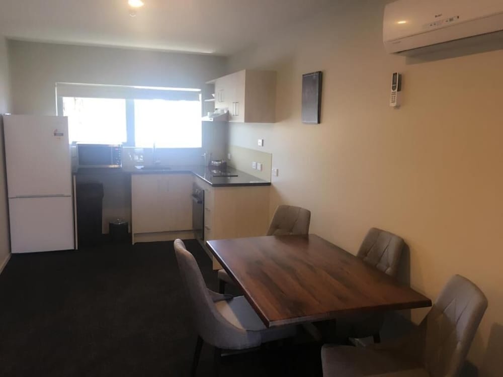 Ellerslie Palms Motel 39/68