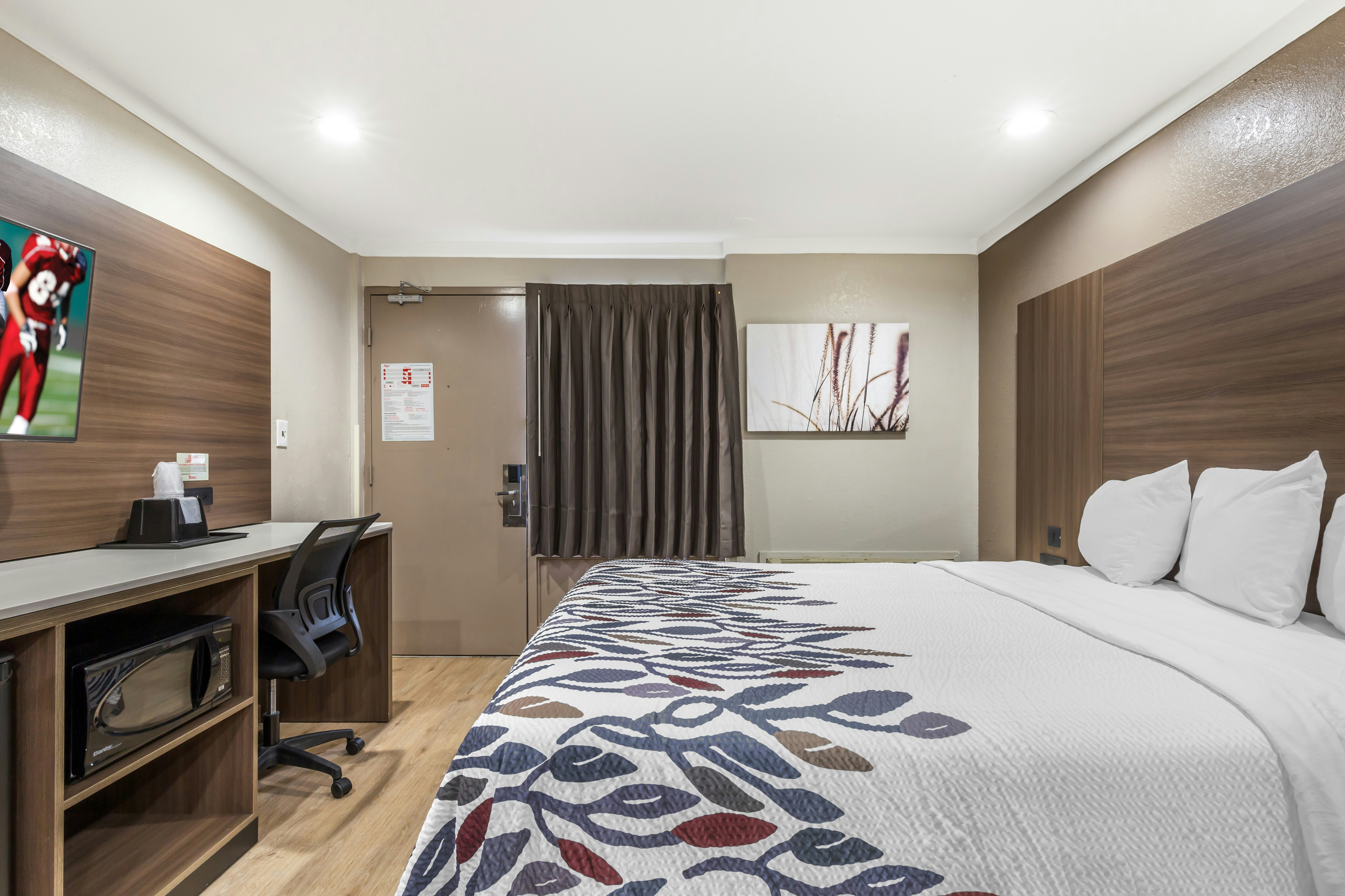 Deluxe, Queen Bed, Accessible