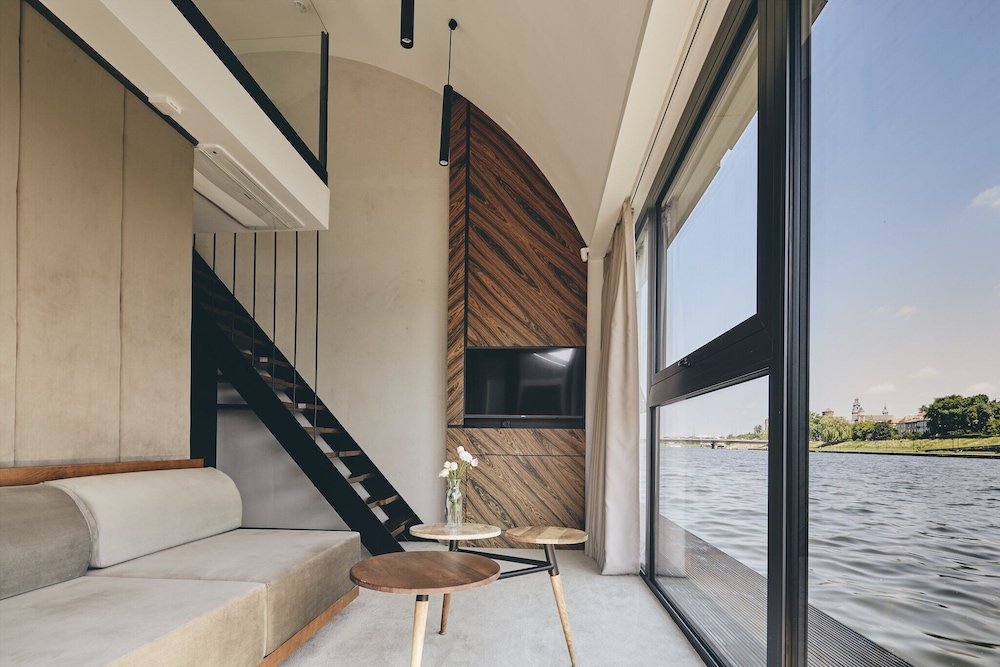 New Port Hotel 20/33