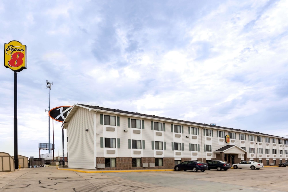 Super 8 by Wyndham Hays KS 1/30