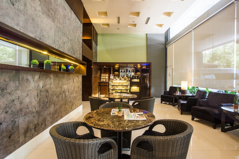 B Hotel Alabang 44/54