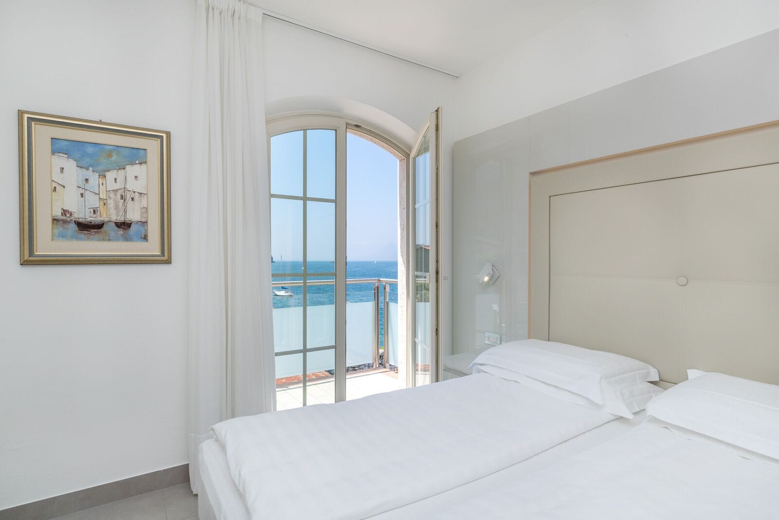 ROOM, DOUBLE BED, LAKE VIEW, BALCONY