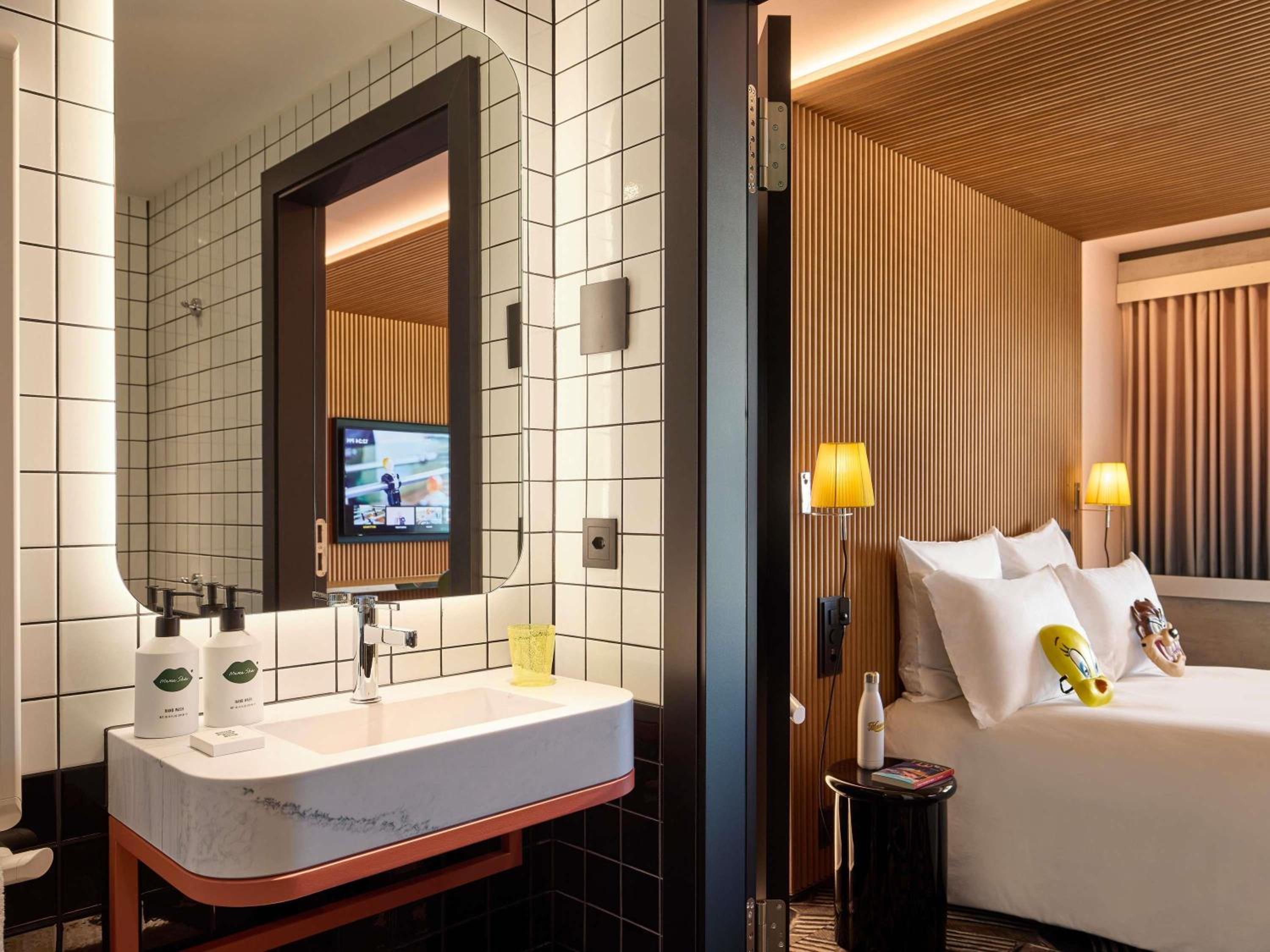 Large Mama, Double Bed, Accessible، Mama Shelter Zurich 5/5