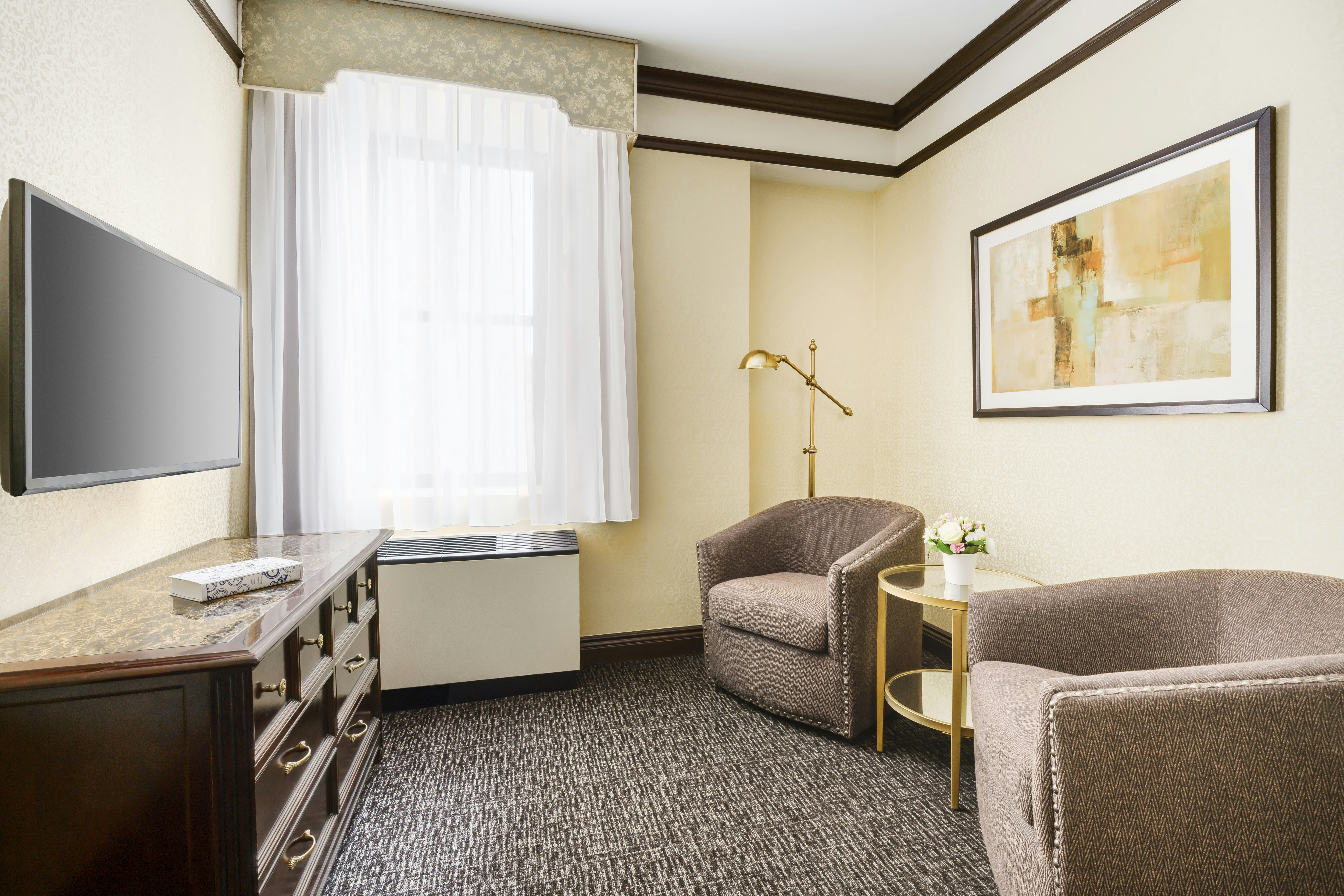 The Lucerne Hotel 37/53