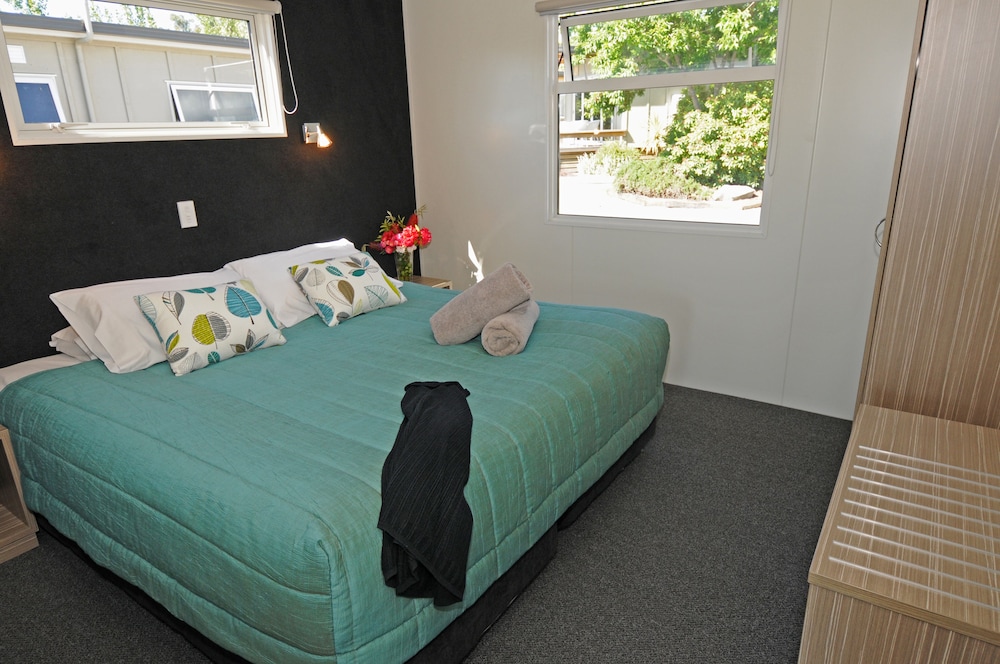 2 BEDROOMS, VILLA, LAKE VIEW