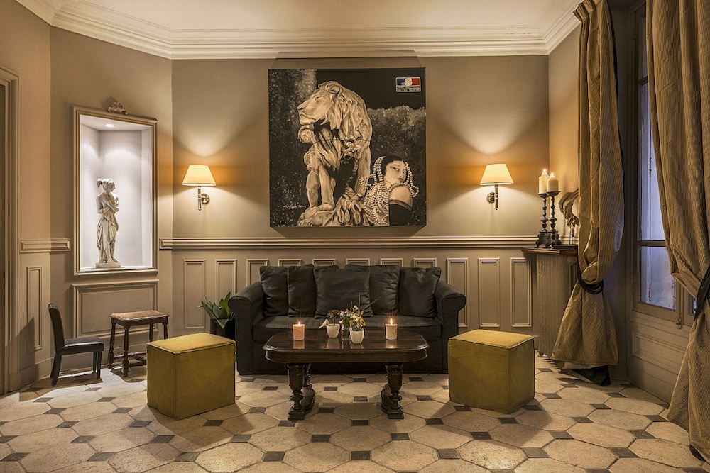 Hotel De La Porte Doree 40/53