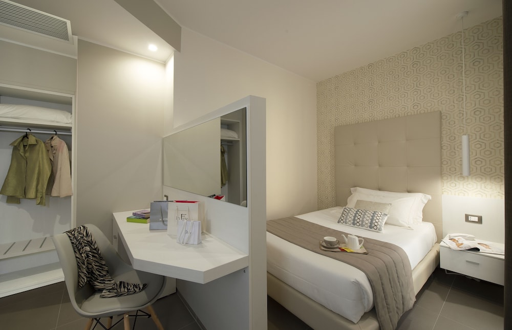 Hotel H21 18/30
