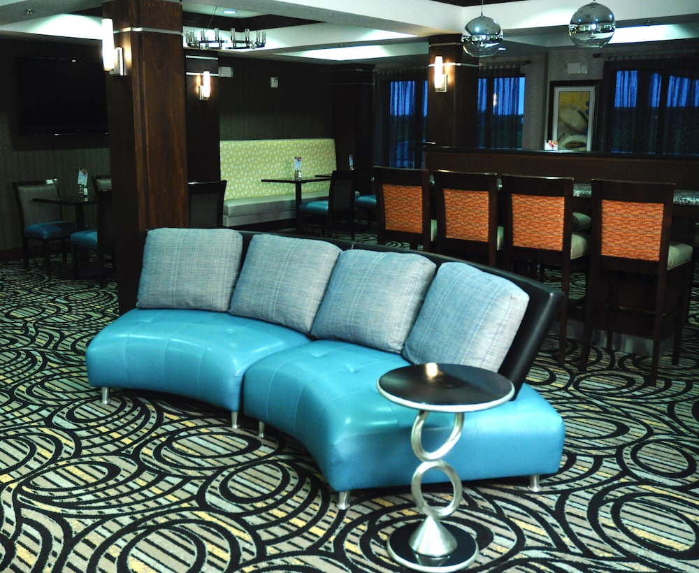 Holiday Inn Express Hotel And Suites Greenfield 46/65