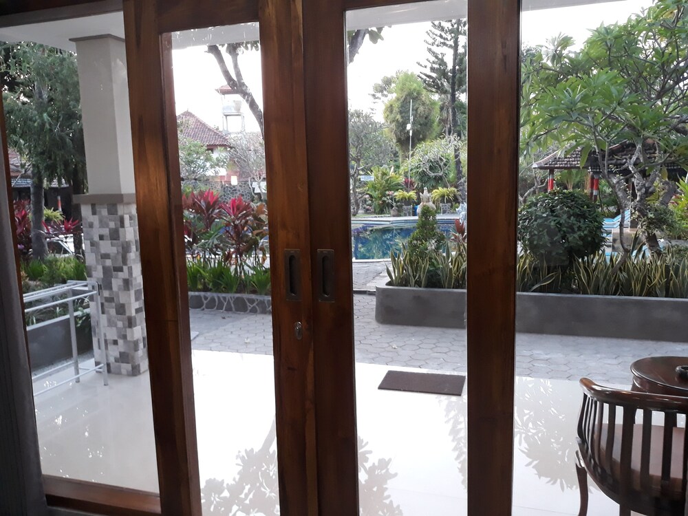 Puri Bali Lovina 25/50