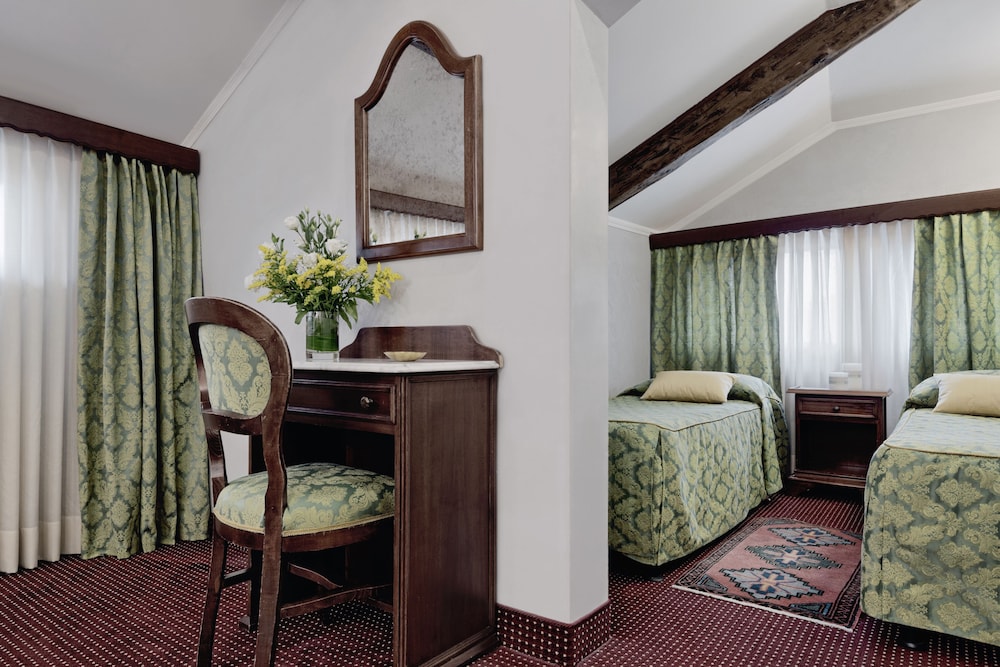 Pausania Hotel 37/49