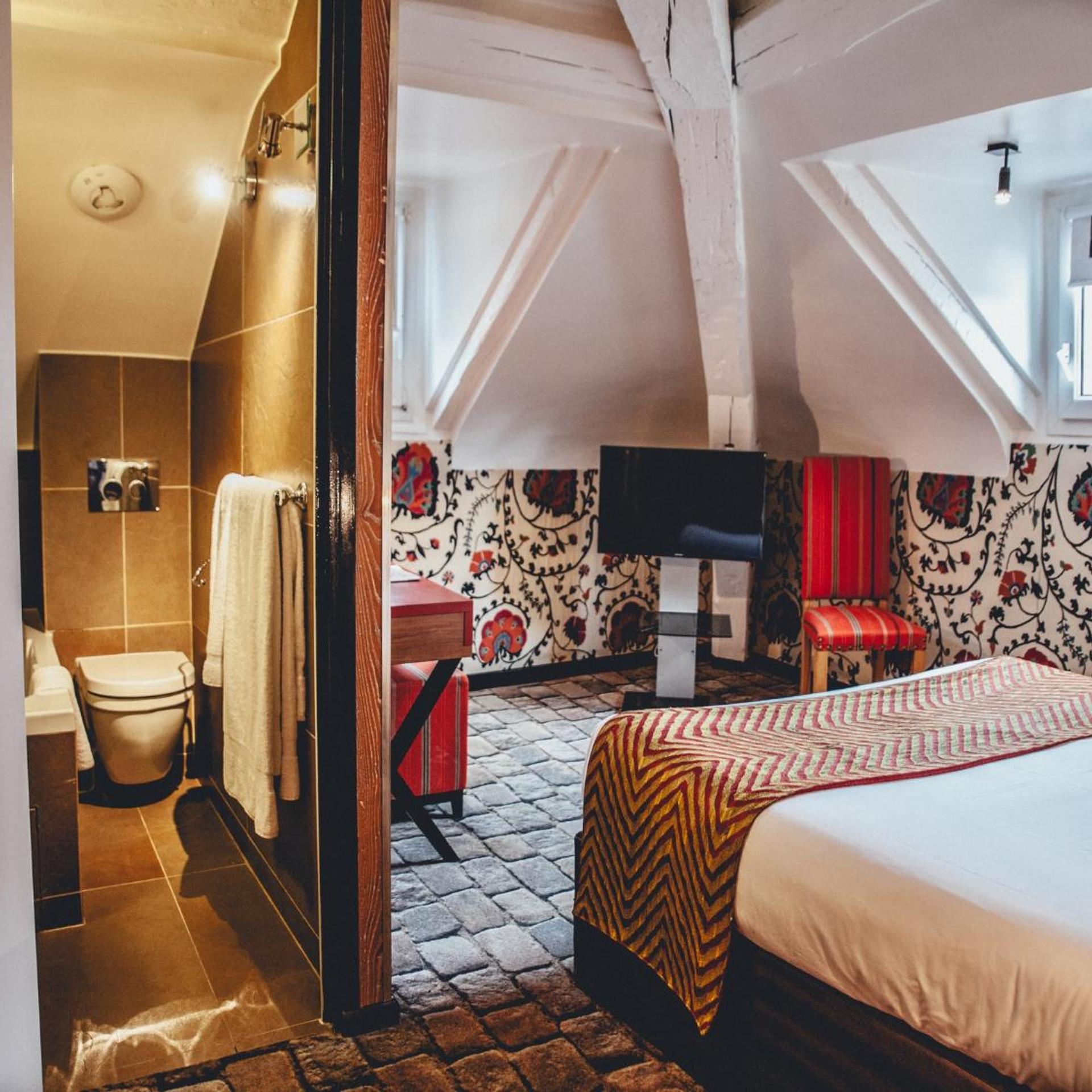 Room, Double Bed, River or River View