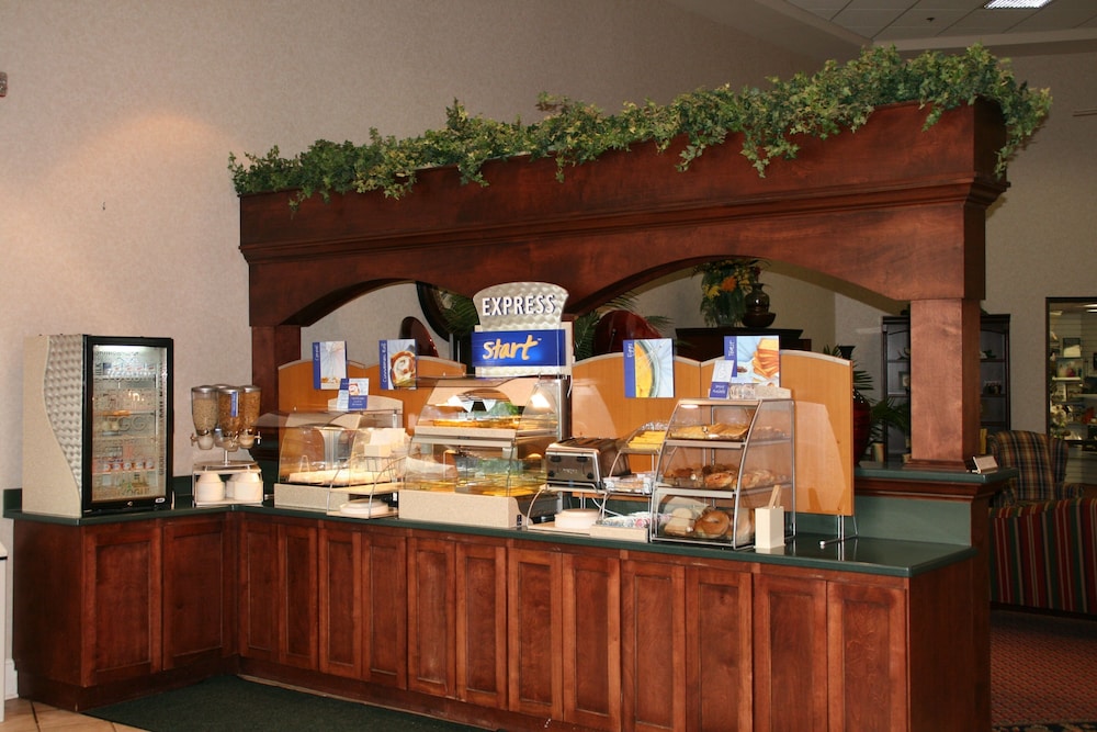 Holiday Inn Express Hotel And Suites Corinth 31/34