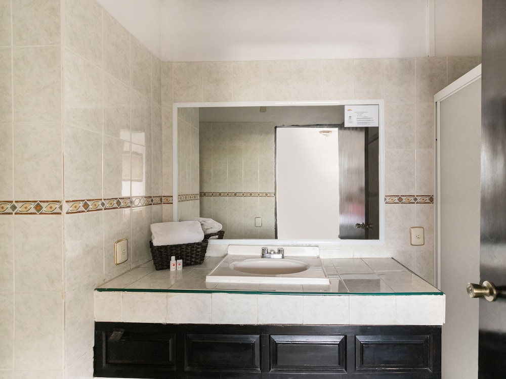 Zona Dorada Inn 46/50