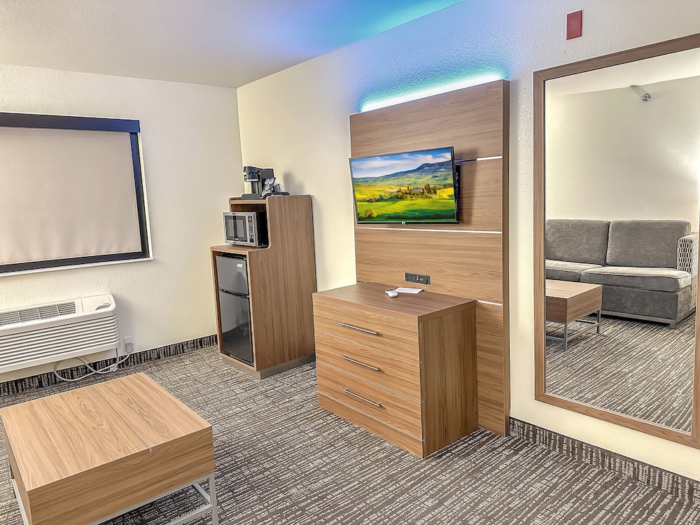 Estherville Hotel Amp Suites 39/50