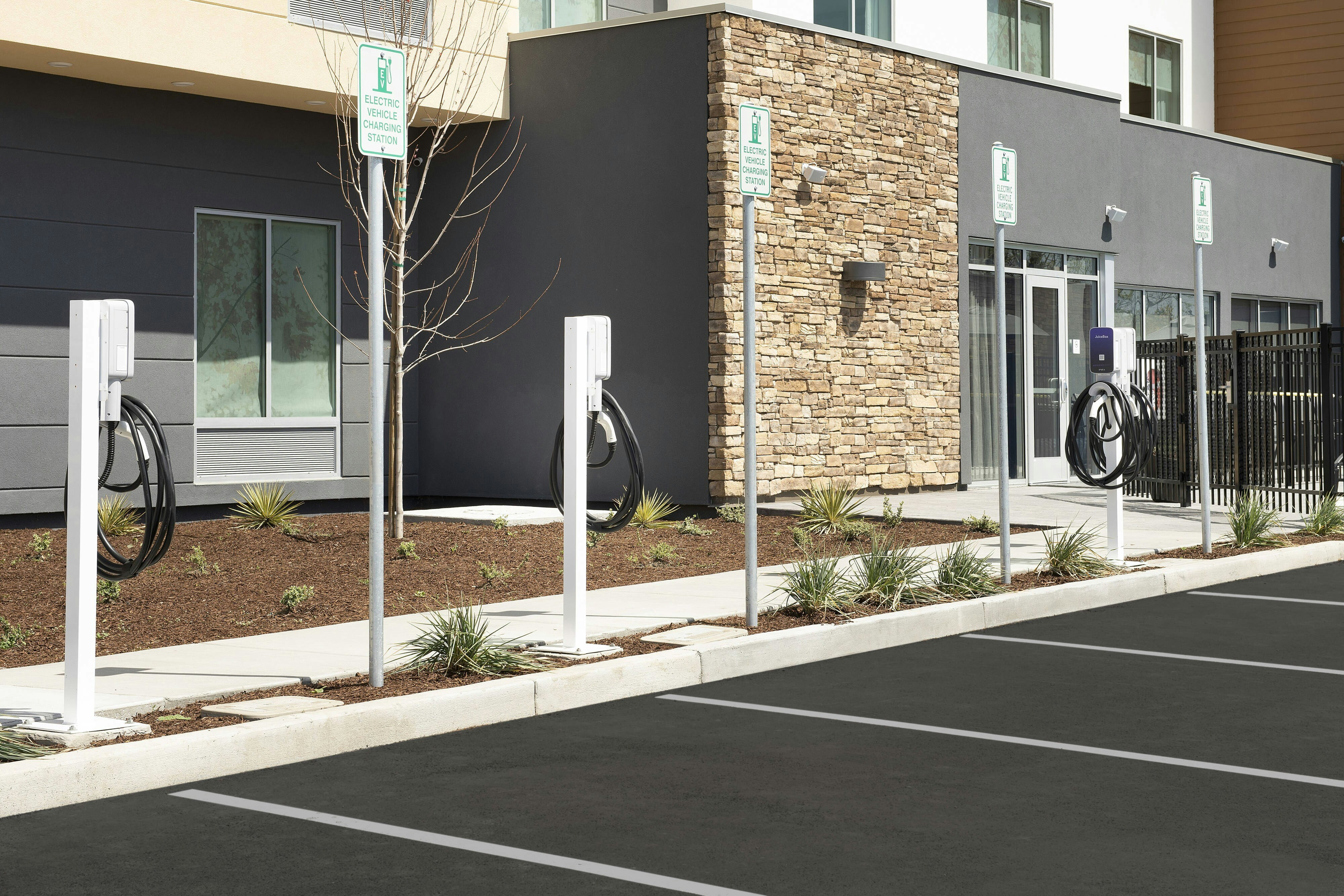 Fairfield Inn & Suites by Marriott Santa Rosa Rohnert Park 18/19