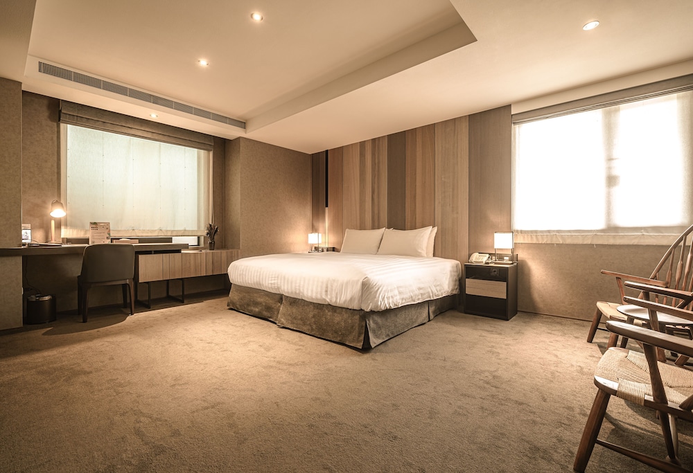 Hotel East 25/71