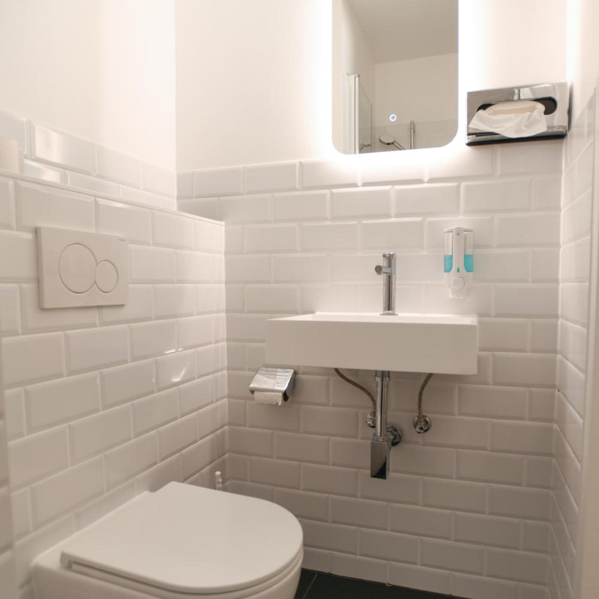 Apadana Hotel 44/50