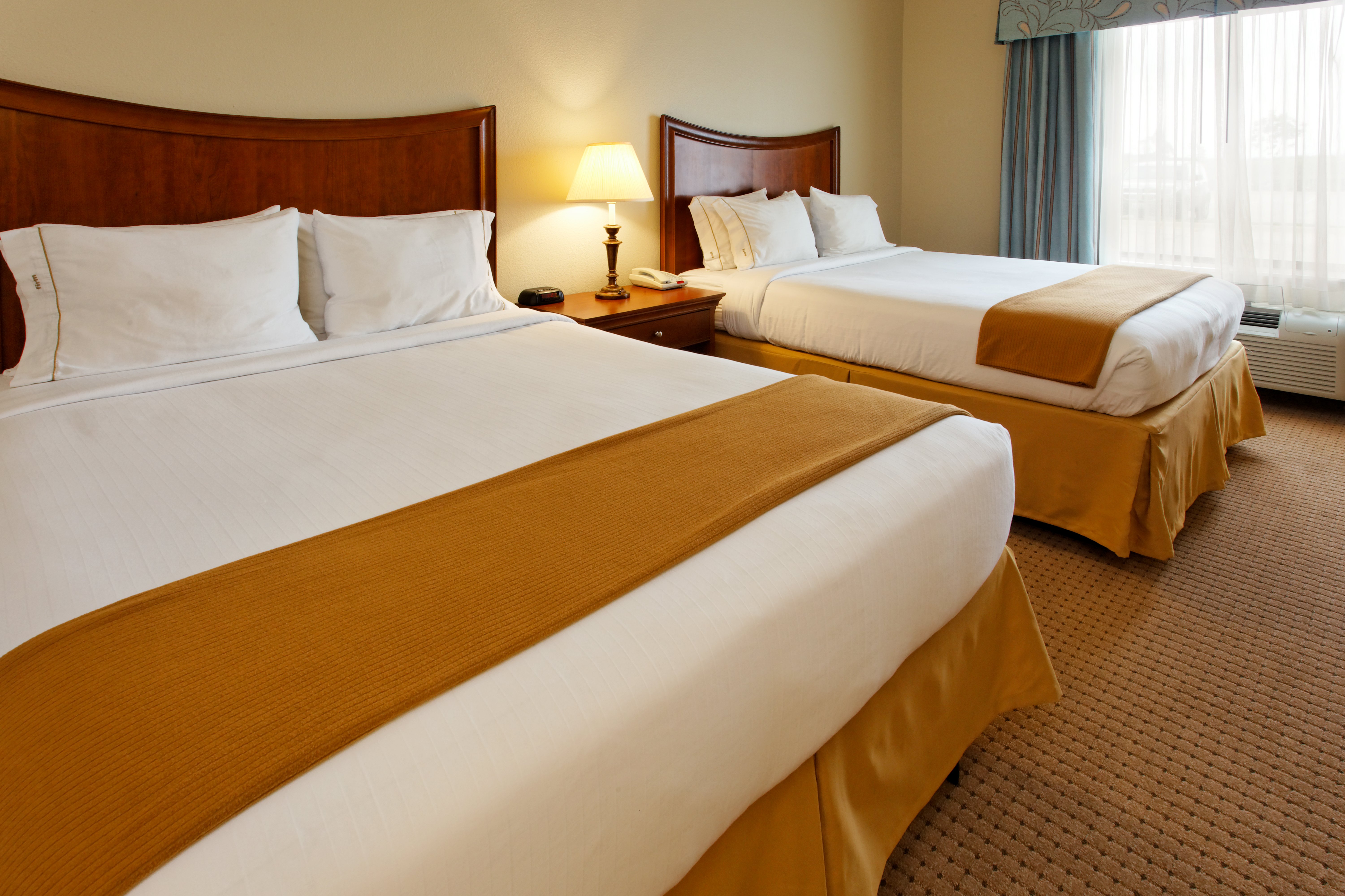 Holiday Inn Express Hotel and Suites Mansfield 14/52
