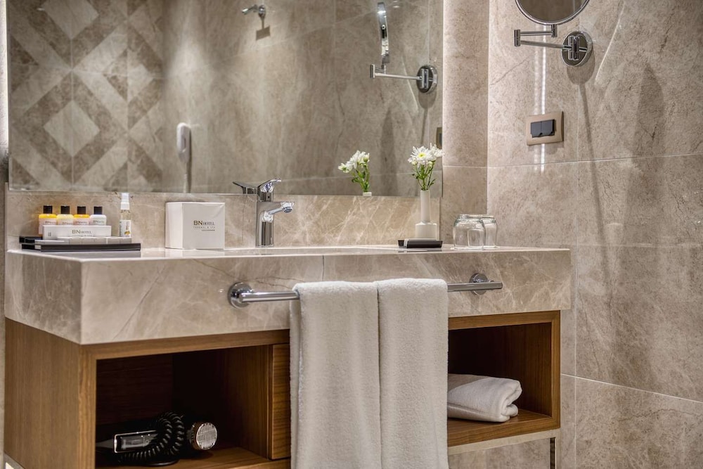 غرفة عائلية بسريرين منفصلين وسرير كينج بإطلالة على الجبل، BN Hotel Thermal & SPA Mersin 7/9
