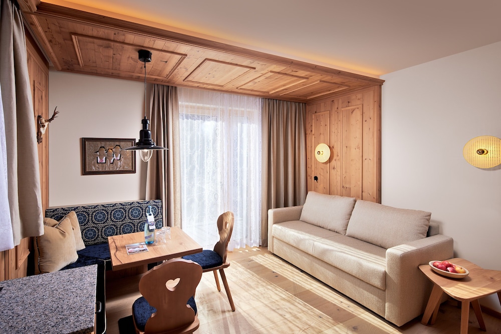 Hotel Neue Post 47/75