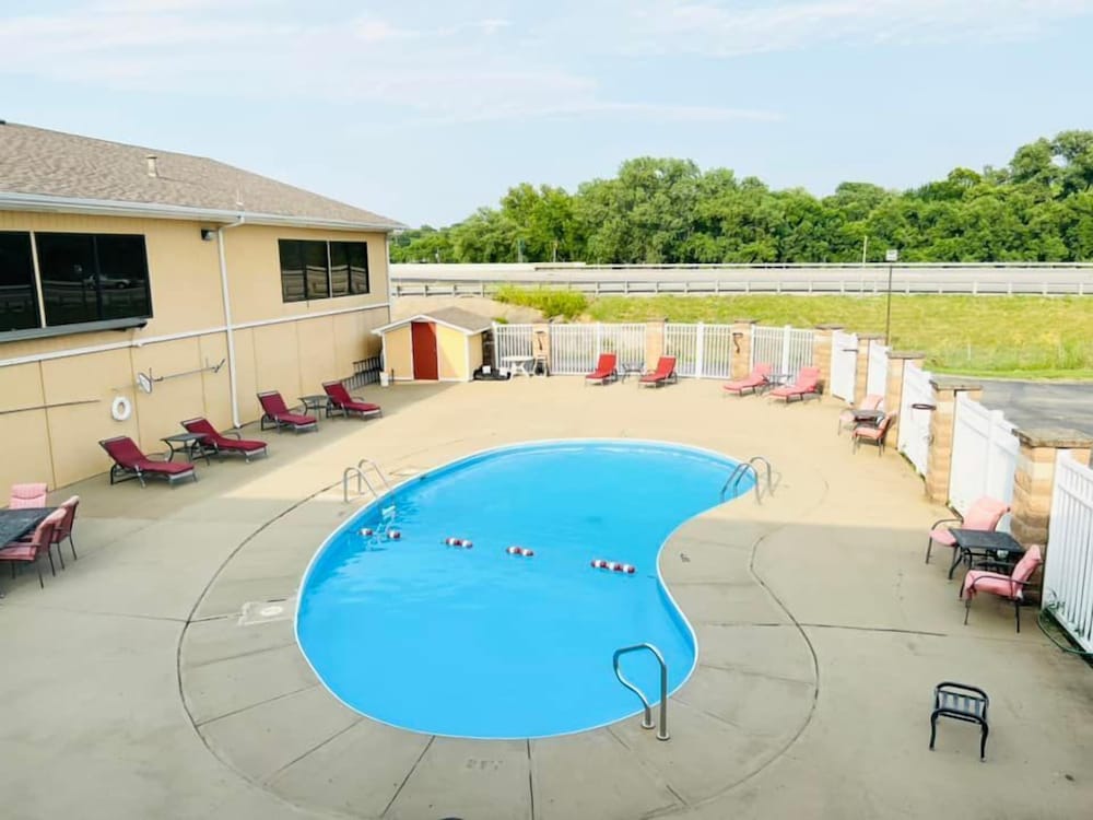 Super 8 by Wyndham Fort Scott 38/49