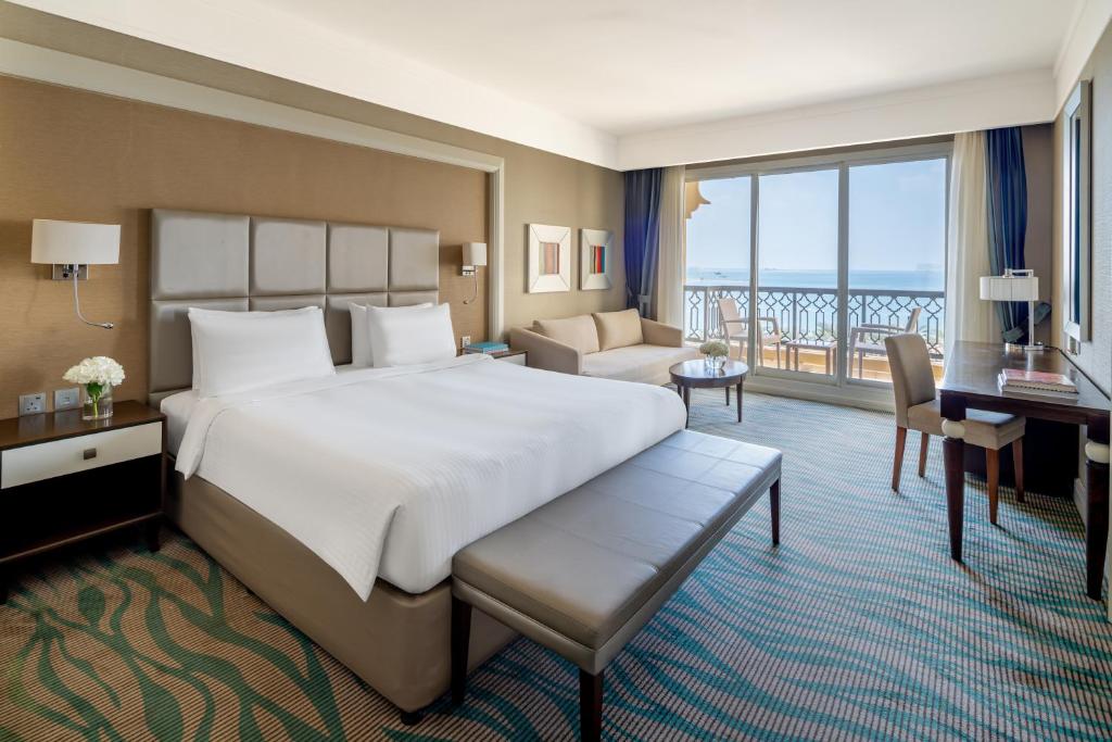 Premium, Pool or Sea View