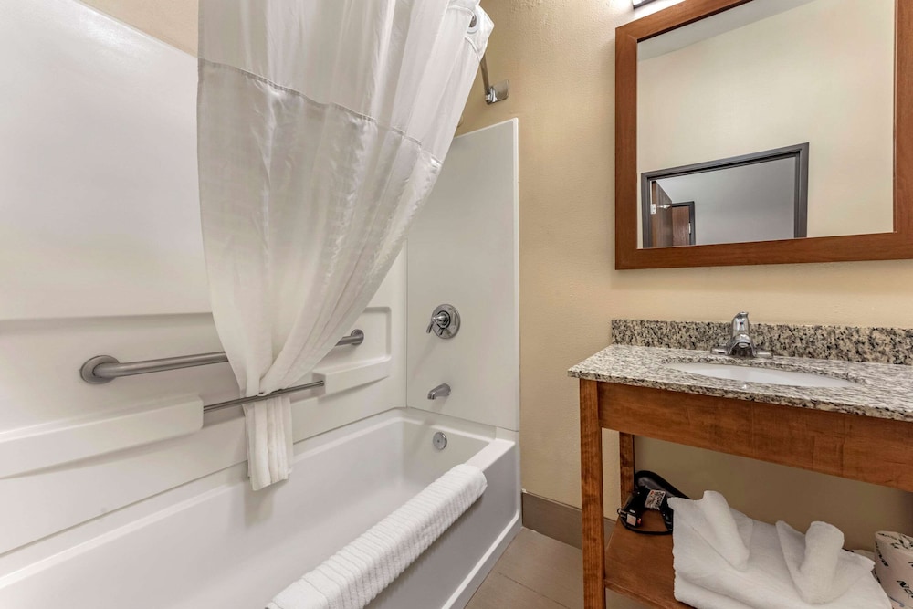 Comfort Inn & Suites Streetsboro - Kent 27/27