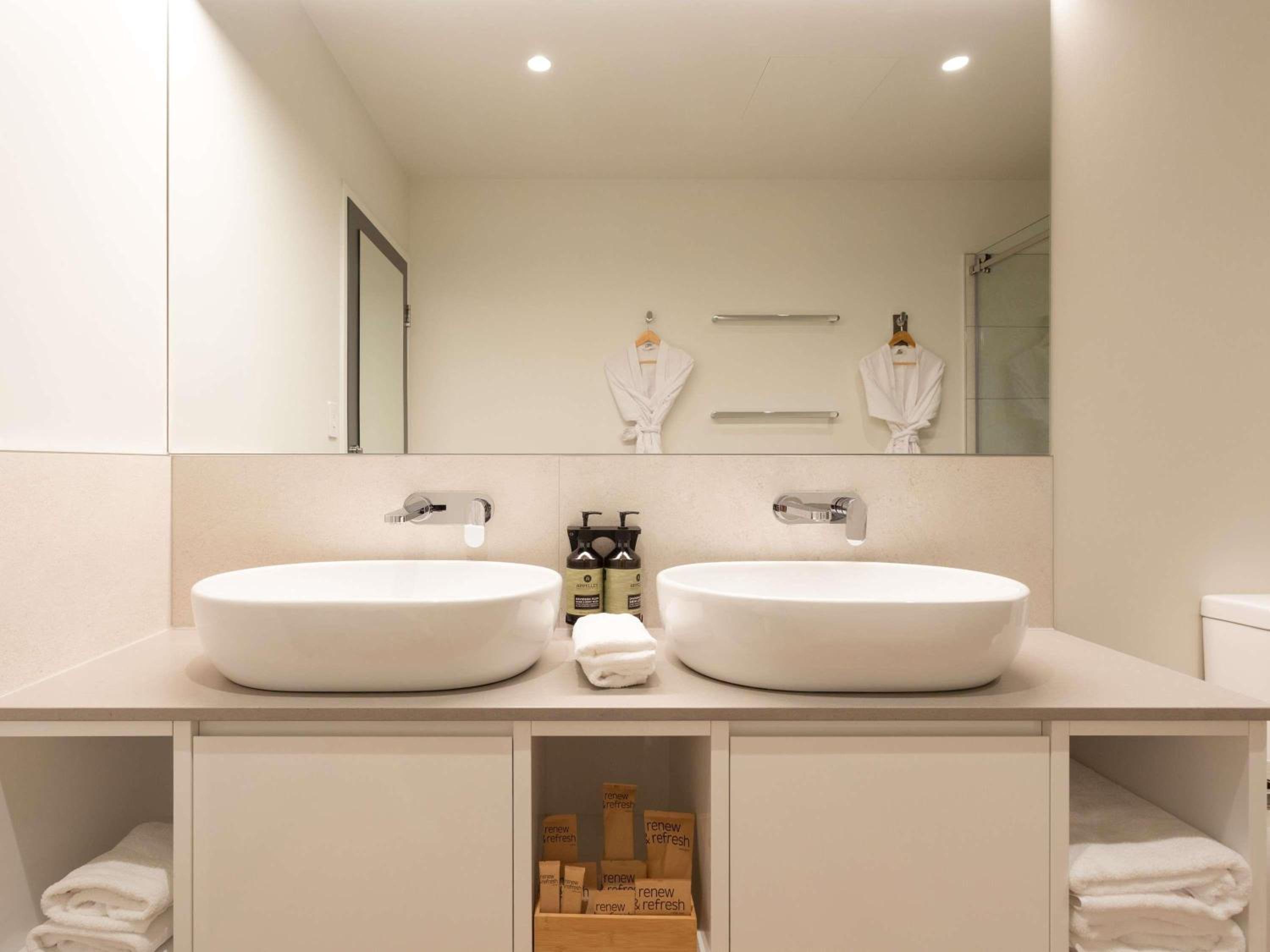 2 Bedrooms, Tamar River, Suite, 2 King Beds, 2 Sofa، Peppers Silo Launceston 7/9