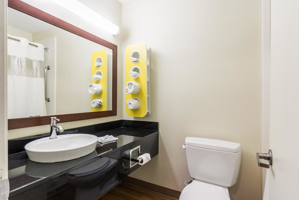 Motel6 New Brunswick, NJ 30/42