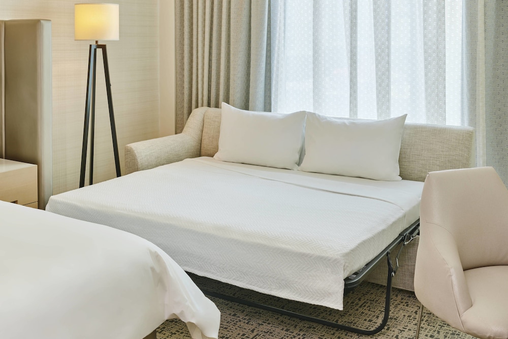Art Ovation Hotel Autograph Collection 10/48