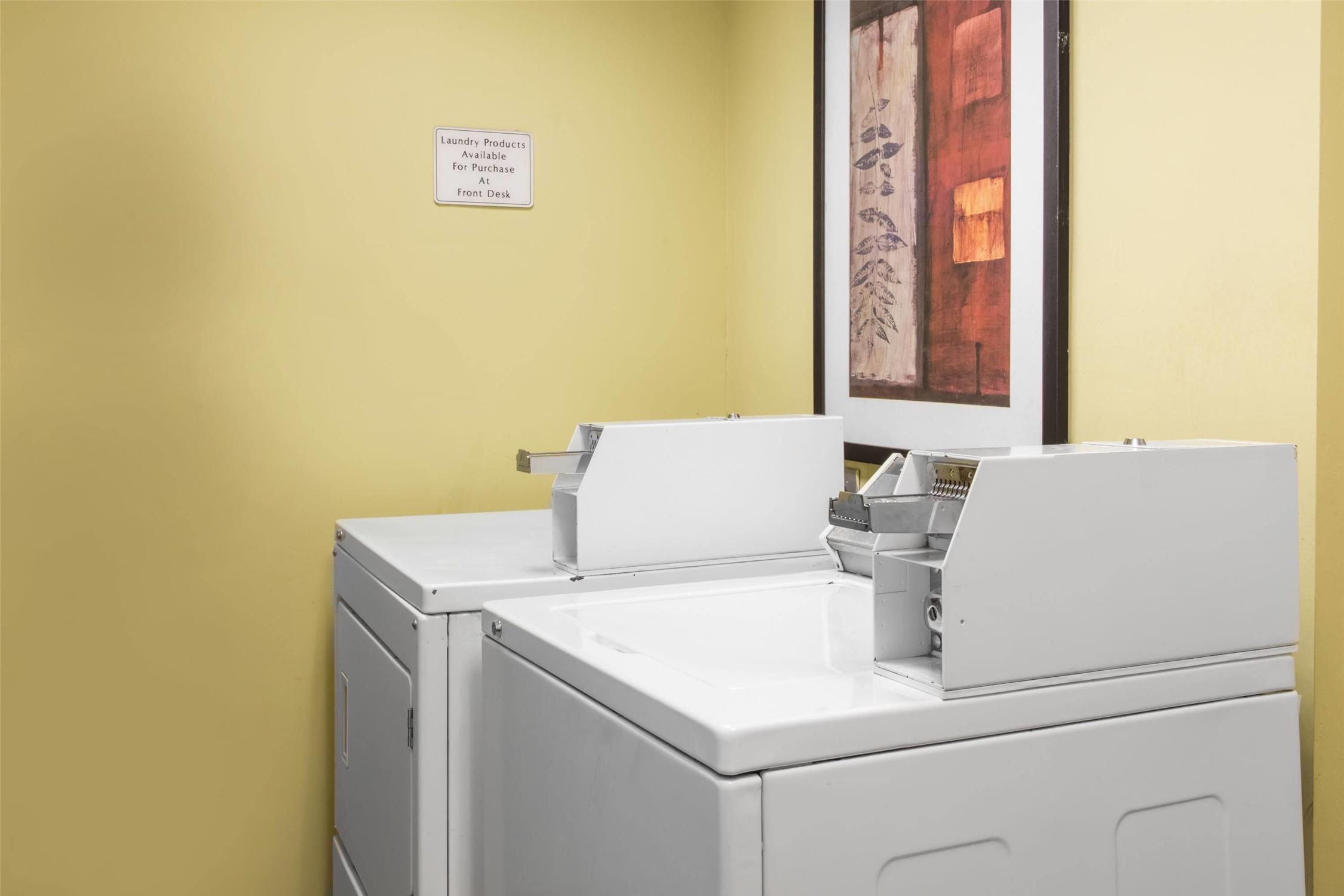 Days Inn Suites By Wyndham Fort Pierce I 95 1/11