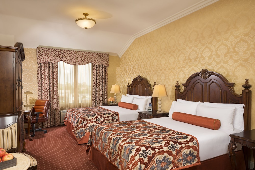 DELUXE, STUDIO, SUITE, 2 QUEEN BEDS