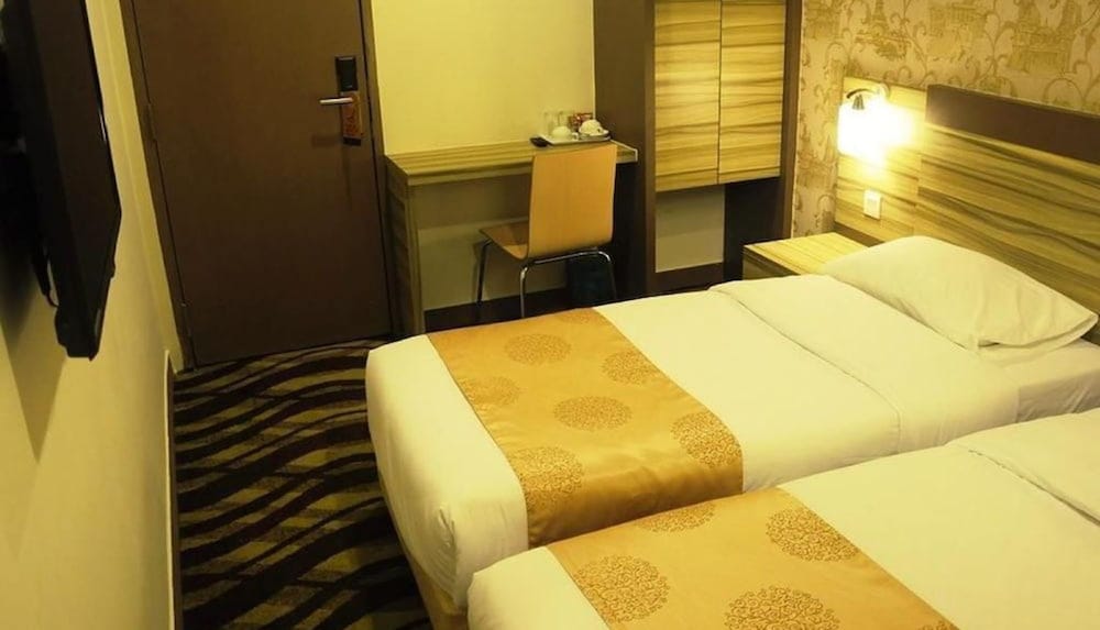 Hotel Zamburger Victory City 9/30