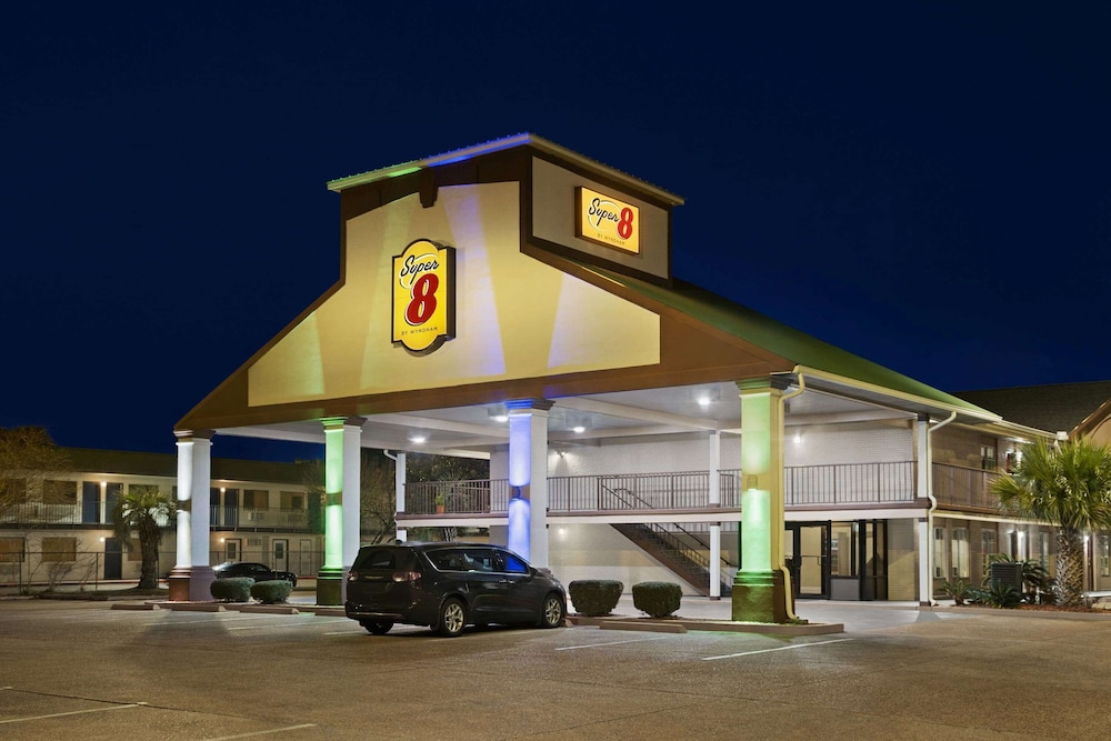 Super 8 By Wyndham Gulfport Near Biloxi 52/57