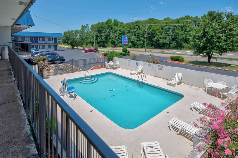 Motel6 Russellville, AR 43/49