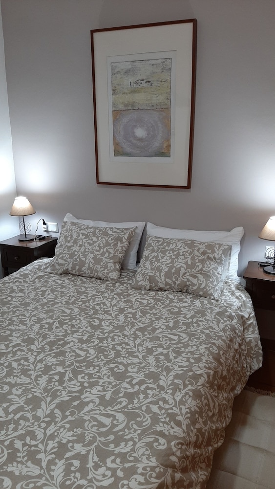 ROOM, DOUBLE BED