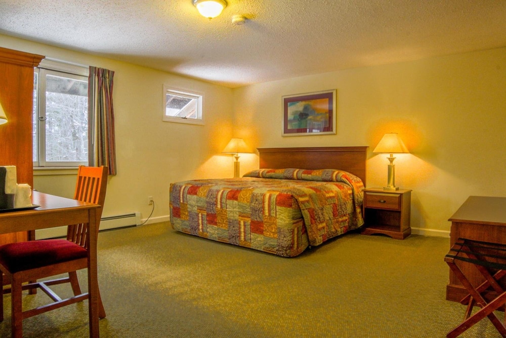 The Upper Pass Lodge at Magic Mountain 18/32